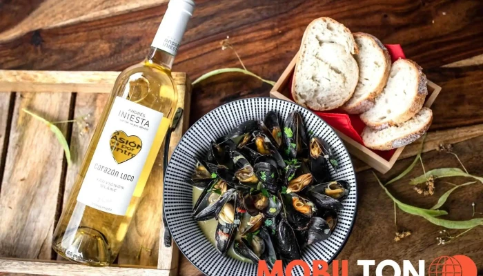Wine Food Klaret -  Jidlo A Piti - Kostelní Nám. 233