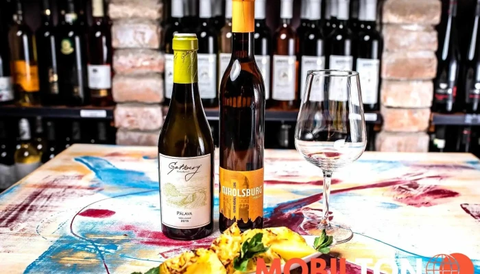 Wine Food Klaret -  Vino - Kostelní Nám. 233