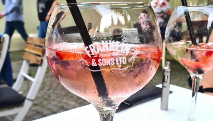 Wine Food Klaret -  Webova Stranka - Kostelní Nám. 233