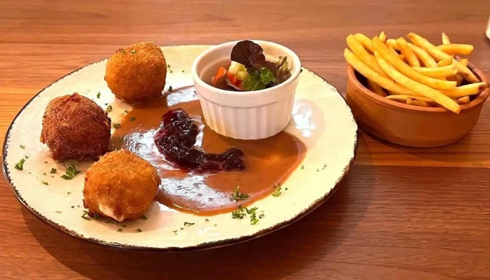 Woolies Restaurant Hranolky - Na Valích 387