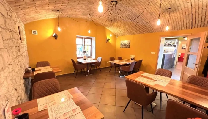 Woolies Restaurant Vzhled A Atmosfera - Na Valích 387