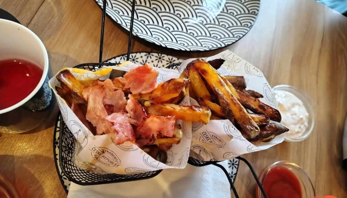 Yassan Bistro -  Hranolky - České Armády 411/9