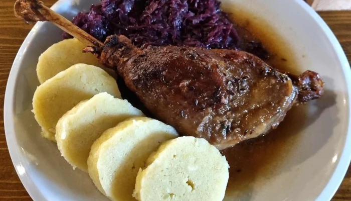 Zavrena Restaurace Podskalska Celnice česka Restaurace - Včelařská 571